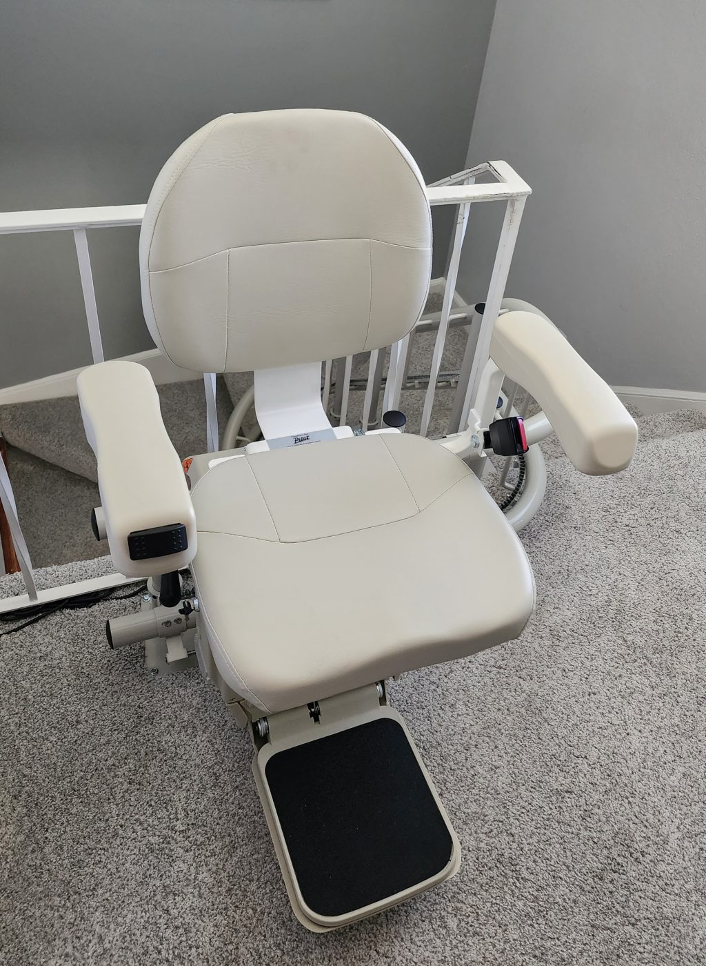 Navigator E604 curved stair lift